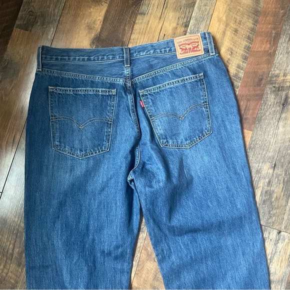 Levi's Women's Blue Distressed Jeans - Picture 7 of 11